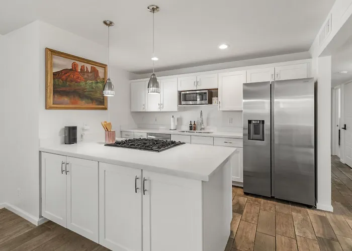 New Modern With Pool 4bd 2ba * Tempe