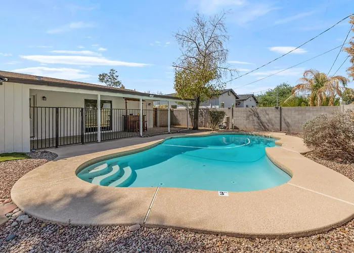 New Modern With Pool 4bd 2ba Сasa de vacaciones Tempe