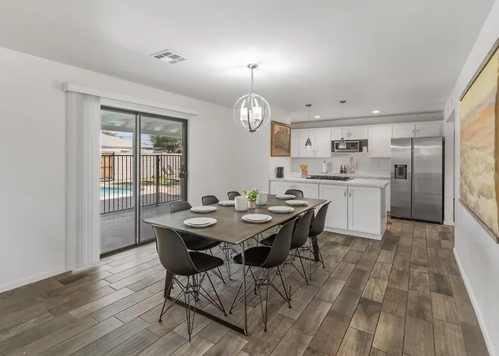 New Modern With Pool 4bd 2ba Tempe