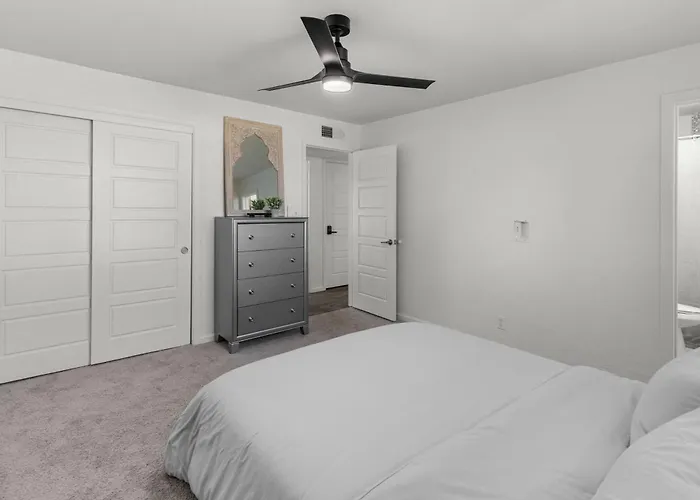 New Modern With Pool 4bd 2ba Tempe