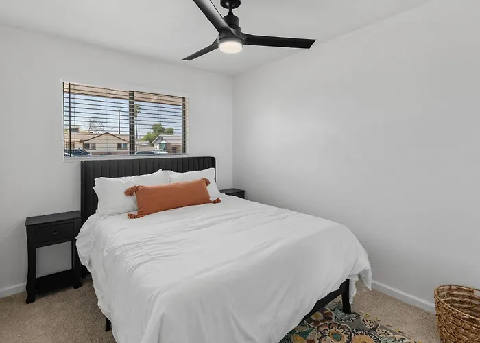 Сasa de vacaciones New Modern With Pool 4bd 2ba *
