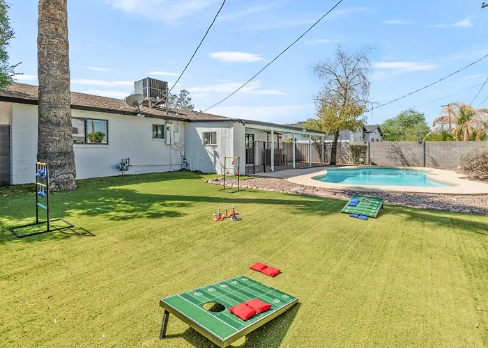 New Modern With Pool 4bd 2ba